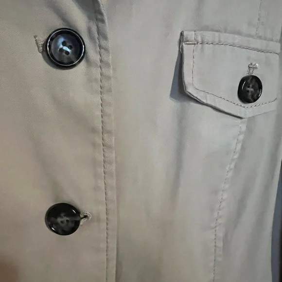 Talbots Women's Tan Jacket w/torte-shell buttons size 14P EUC - Picture 5 of 9